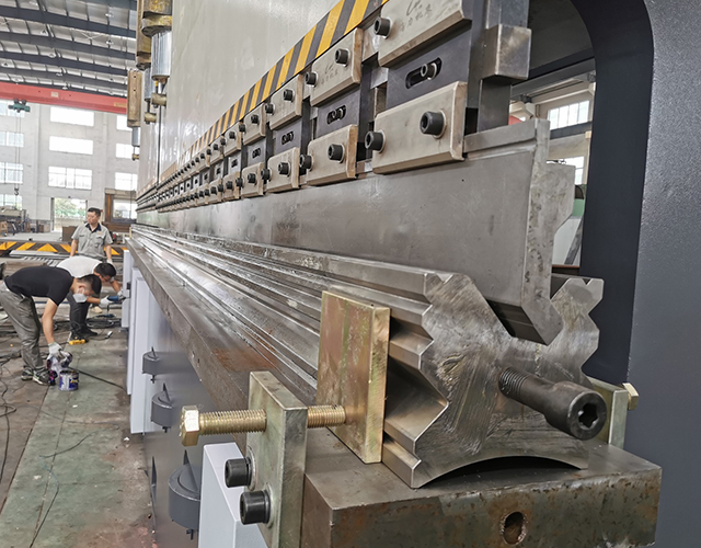Tandem به طور کامل اتوماتیک ماشین خمش CNC برای خم شدن فلز با DA52S